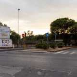 ...ci imbattiamo subito in uno degli edifici simbolo della zona: il Dipartimento di Economia e Commercio dell�Universit� degli Studi di Bari